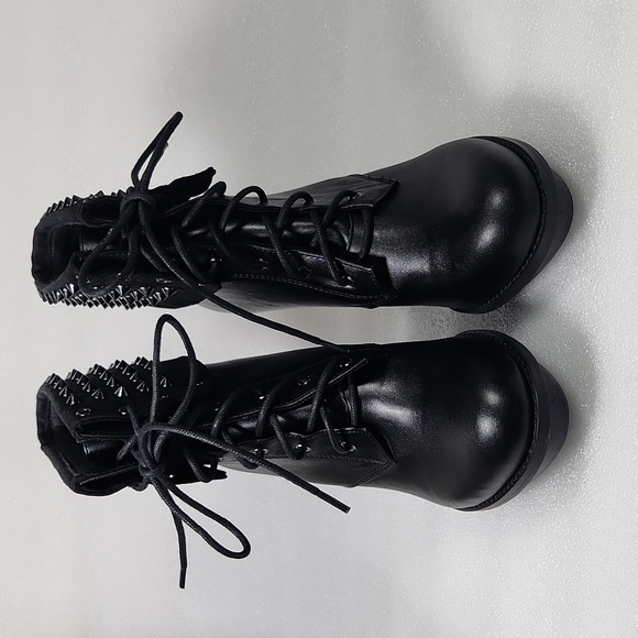 Blackheart Studded Black Combat Boots Hot Topic NIB Size 8 - Picture 2 of 16